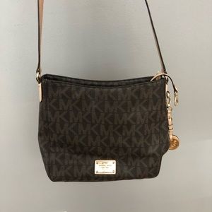 Michael kors cross body